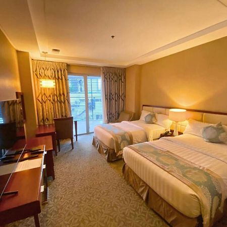 The Avenue Plaza Hotel Naga  Bagian luar foto