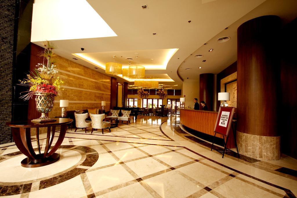 The Avenue Plaza Hotel Naga  Bagian luar foto