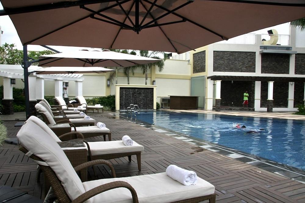 The Avenue Plaza Hotel Naga  Bagian luar foto
