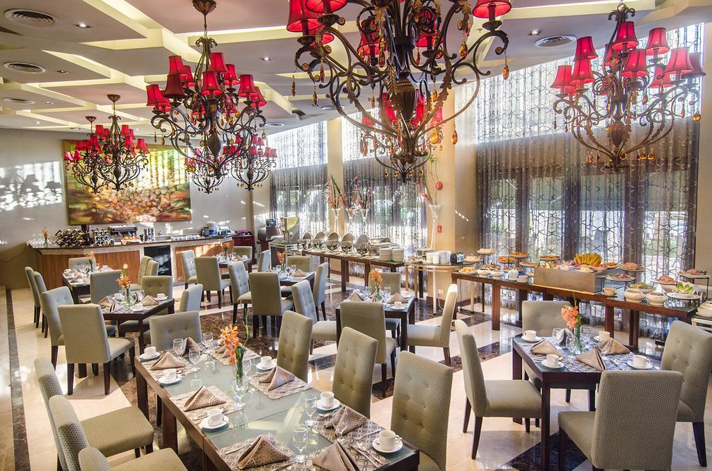 The Avenue Plaza Hotel Naga  Bagian luar foto