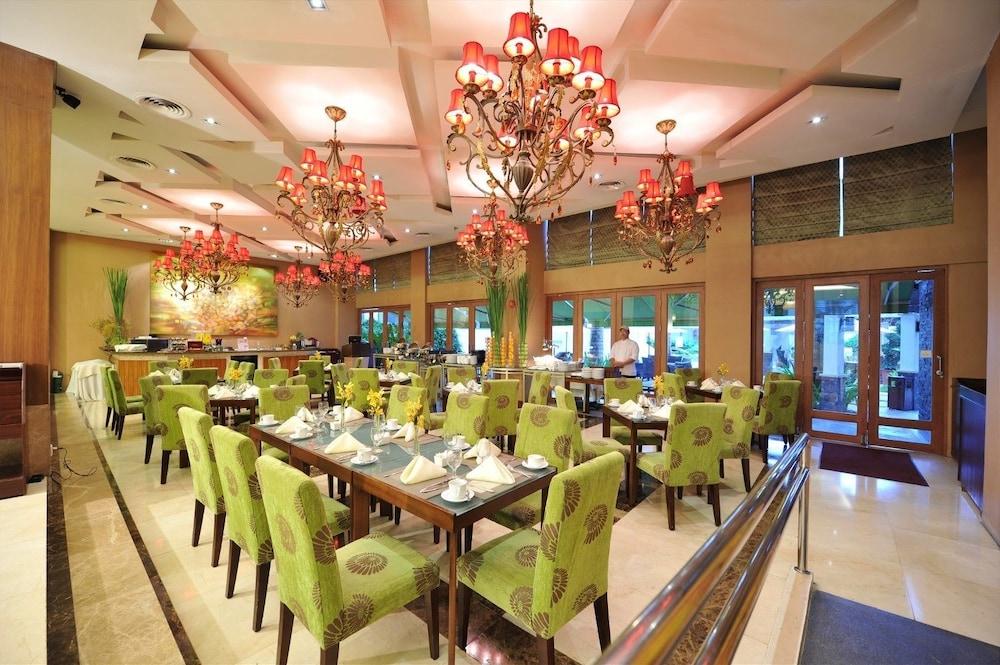 The Avenue Plaza Hotel Naga  Bagian luar foto