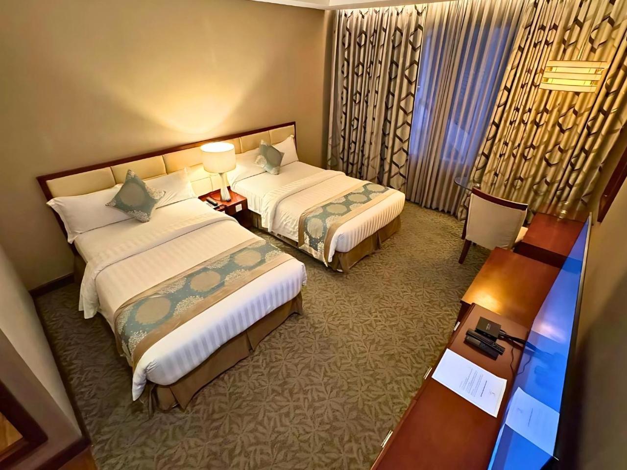 The Avenue Plaza Hotel Naga  Bagian luar foto