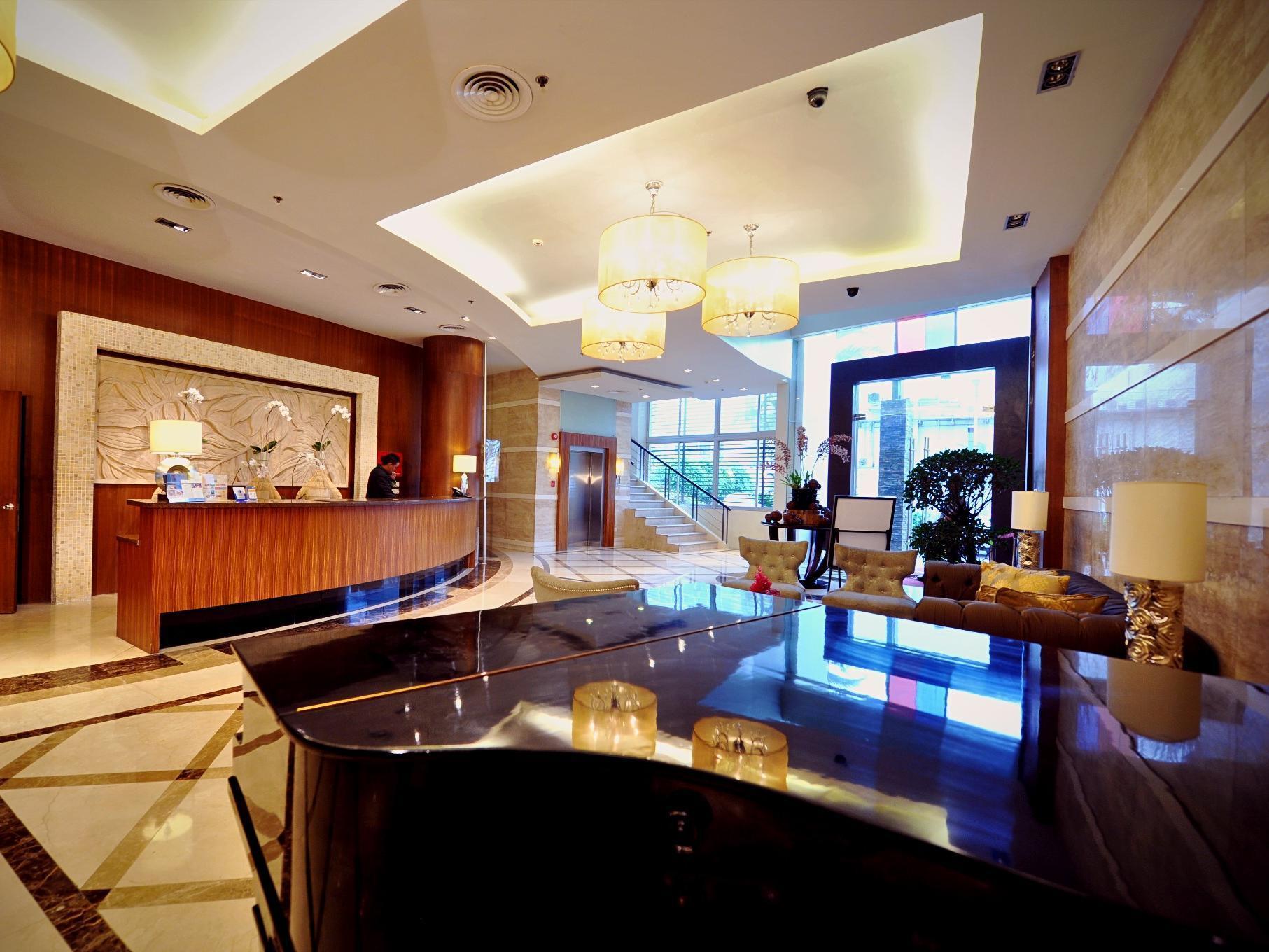 The Avenue Plaza Hotel Naga  Bagian luar foto