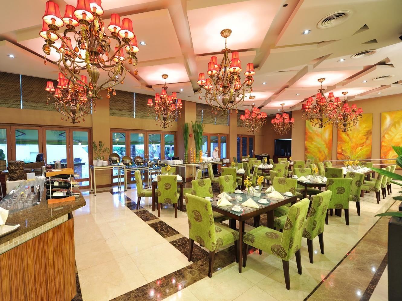 The Avenue Plaza Hotel Naga  Bagian luar foto