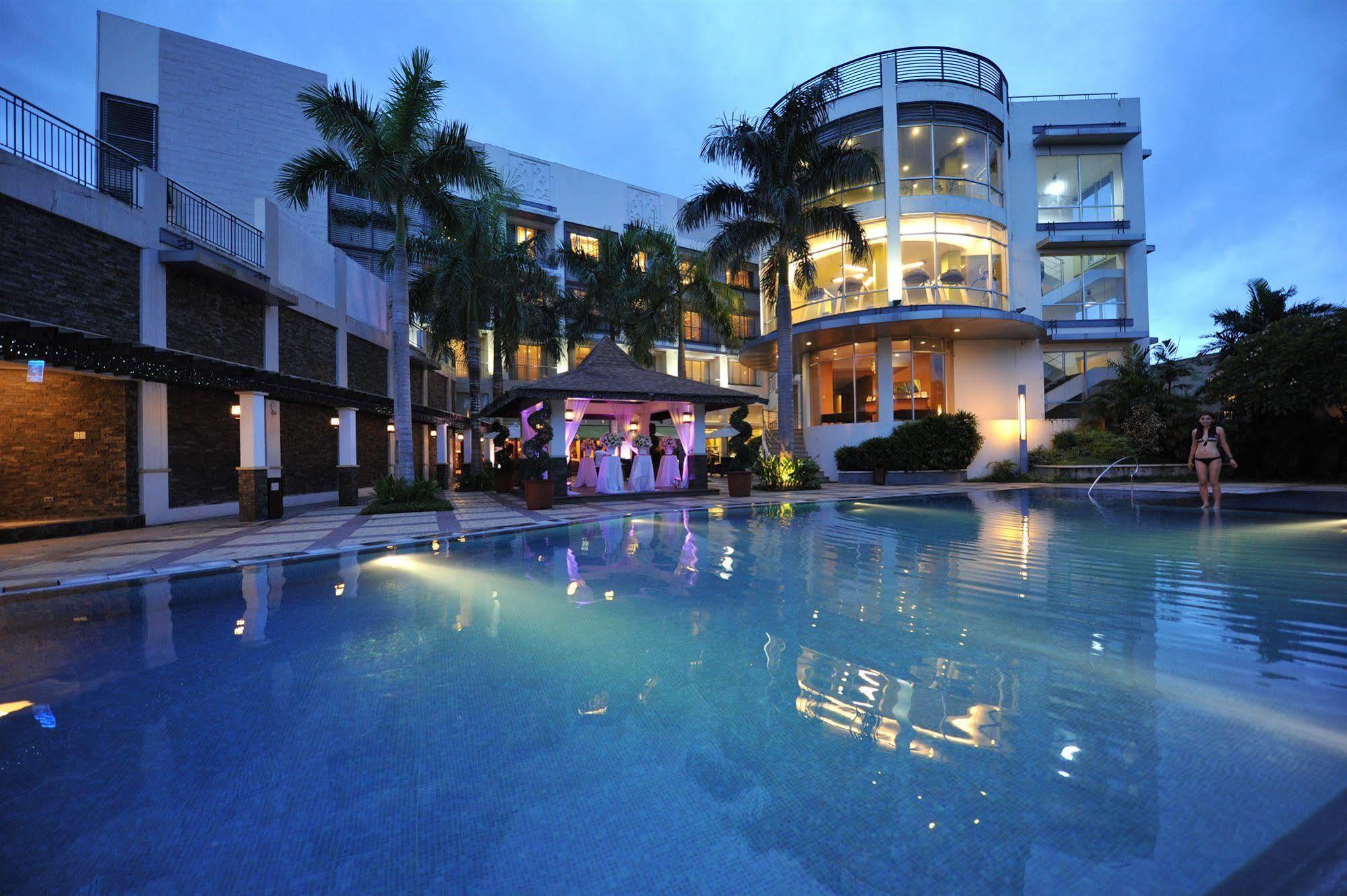 The Avenue Plaza Hotel Naga  Bagian luar foto